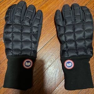 Canada Goose Black Quilted Gloves
